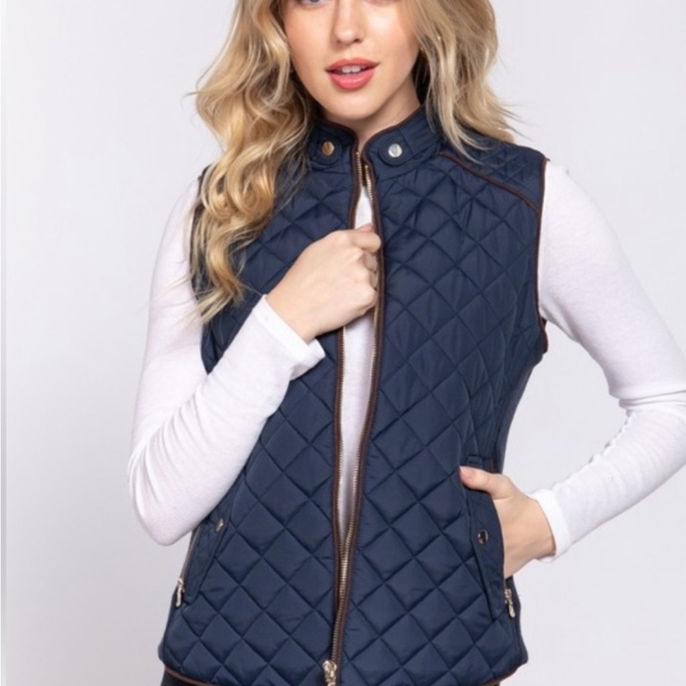 NAVY quilted vest